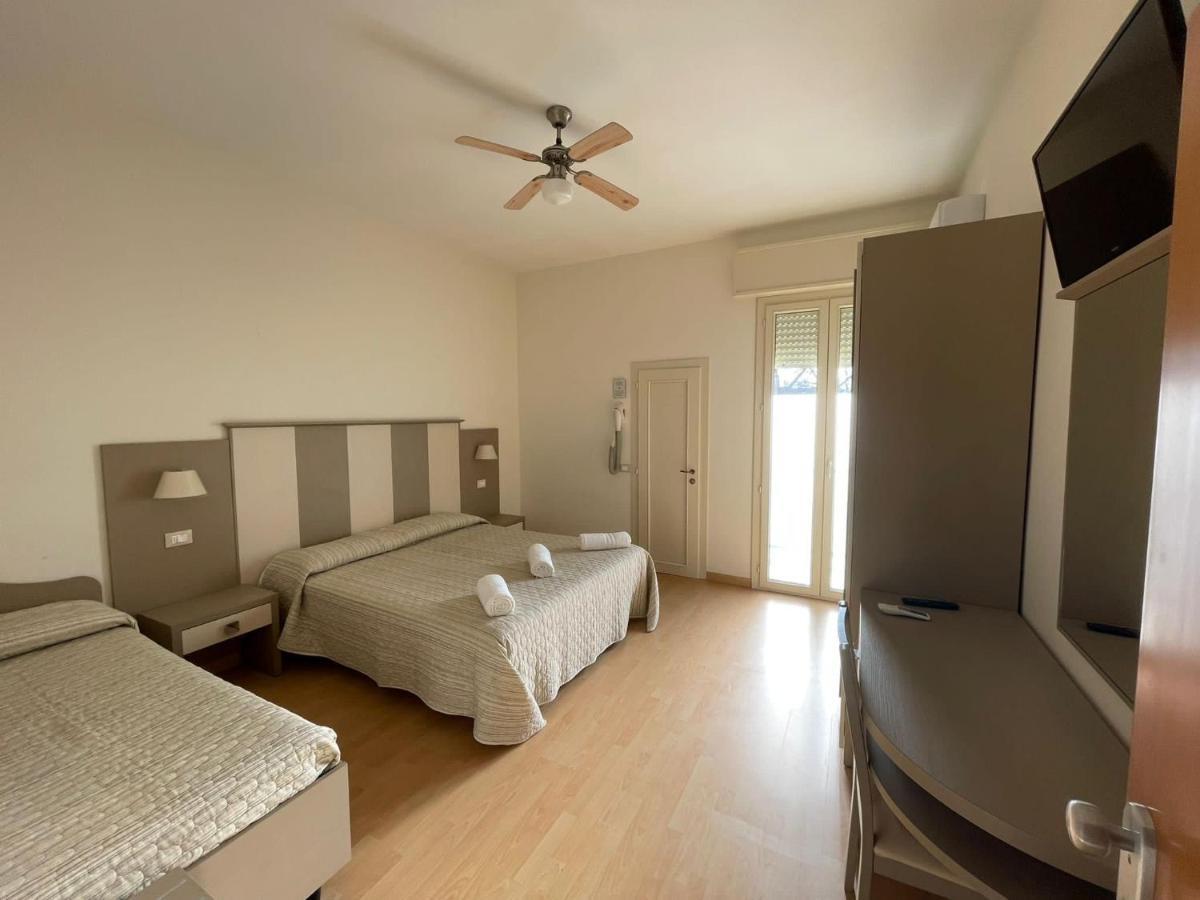 Hotel Vera เชเซนาติโก ภายนอก รูปภาพ